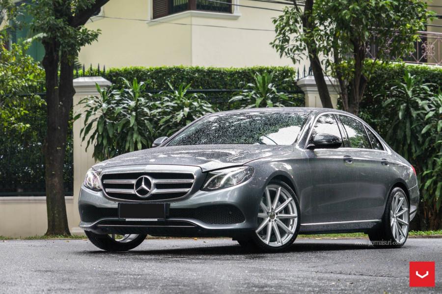 Mercedes-Benz E250 BlueTec on Vossen Wheels (VFS10) '2017